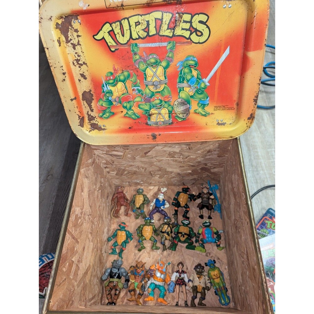 Vintage Teenage Mutant Turtle Lot Action Figures And Vintage TMNT Trunk!